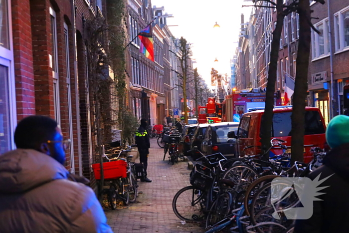 Straat vol brandweer na brand in woning