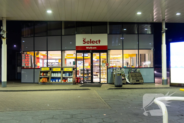 Politie doet onderzoek naar overval op tankstation