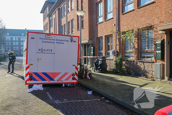 Onderzoek naar aantreffen overleden persoon, verdachte aangehouden