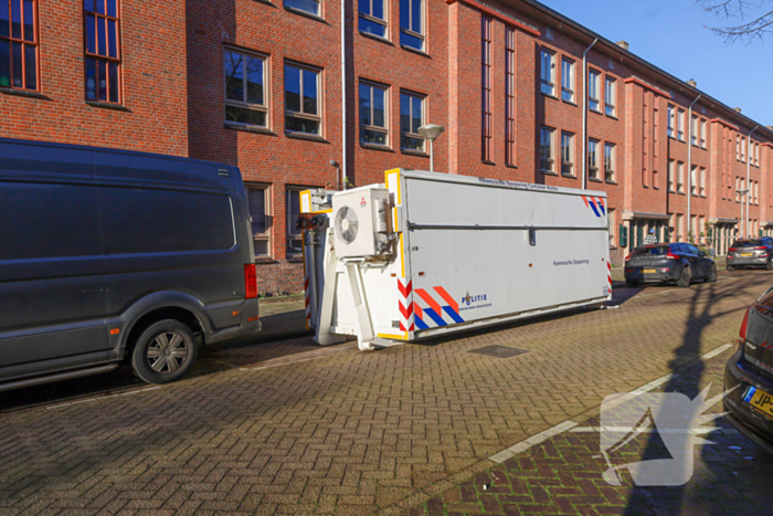 Onderzoek naar aantreffen overleden persoon, verdachte aangehouden