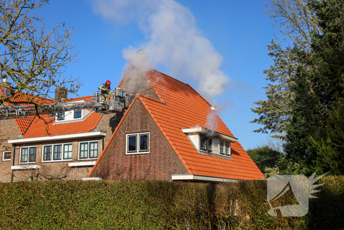 Flinke rookontwikkeling bij brand in hoekwoning