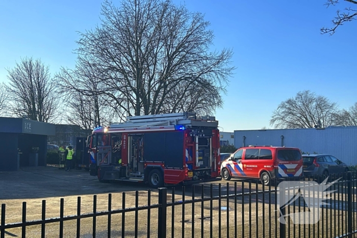 Brandweer schaalt op bij brand in tapijtwinkel