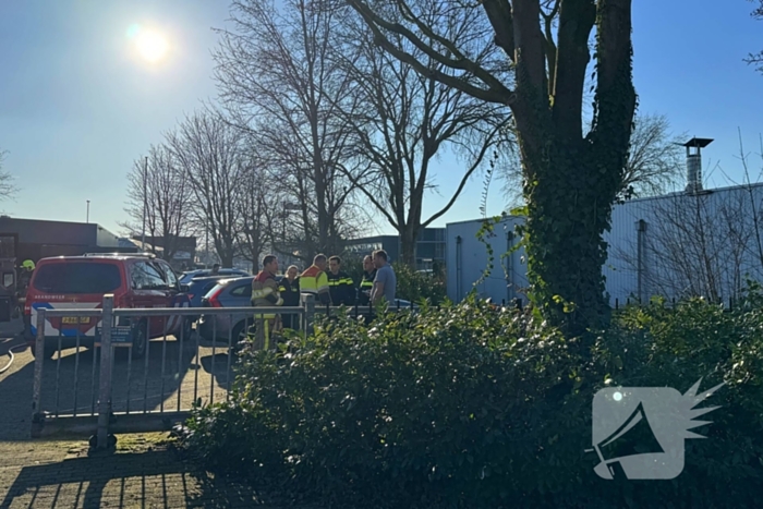 Brandweer schaalt op bij brand in tapijtwinkel