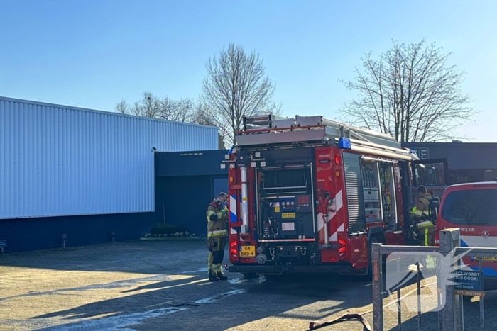 Brandweer schaalt op bij brand in tapijtwinkel