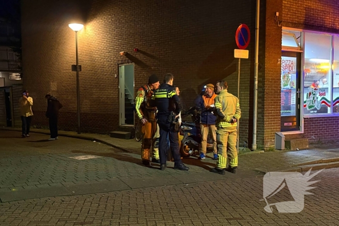 Bewoner ademt rook in bij doven van keukenbrand