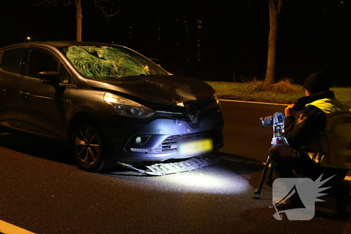 Persoon geschept door auto en overlijd op straat