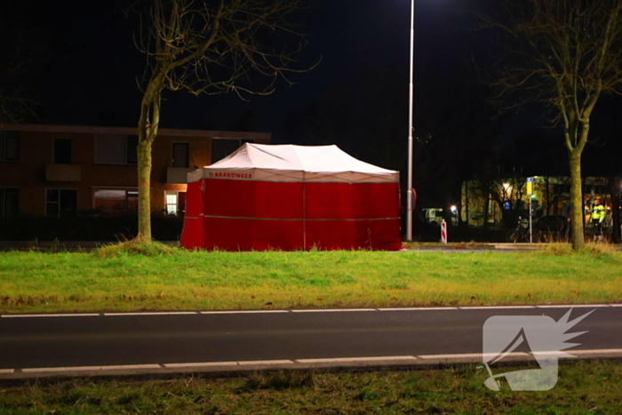 Persoon geschept door auto en overlijd op straat