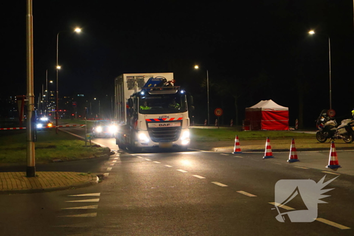 Persoon geschept door auto en overlijd op straat