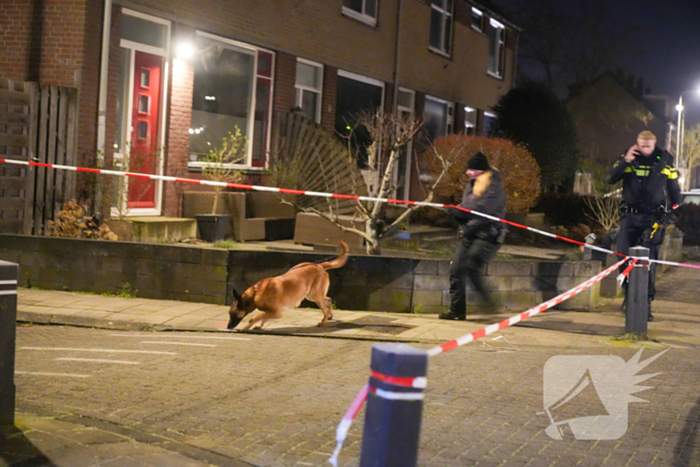 Steekincident op straat, meerdere personen meegenomen naar politiebureau