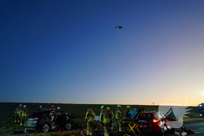 Zwaar ongeval op glad wegdek: dijk in beide richtingen dicht