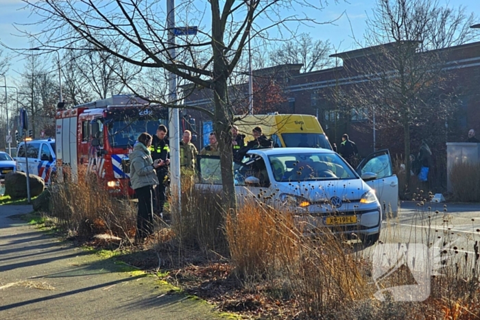 Brandweer controleert auto na brandmelding