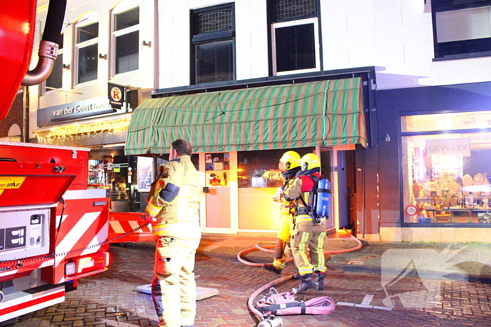 Veel rook bij brand in woning