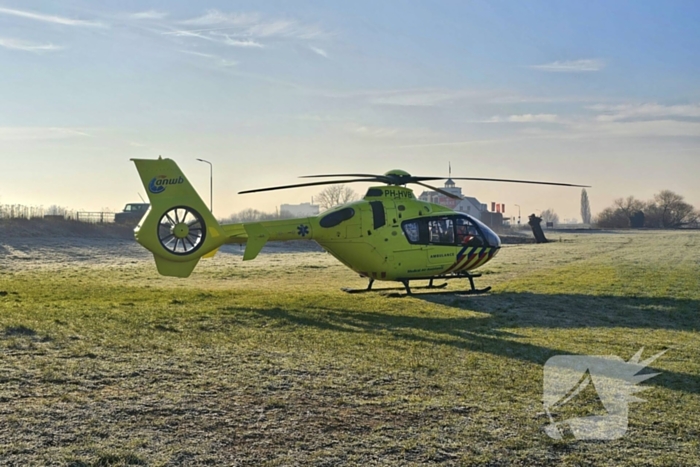 Traumahelikopter landt voor medische noodsituatie