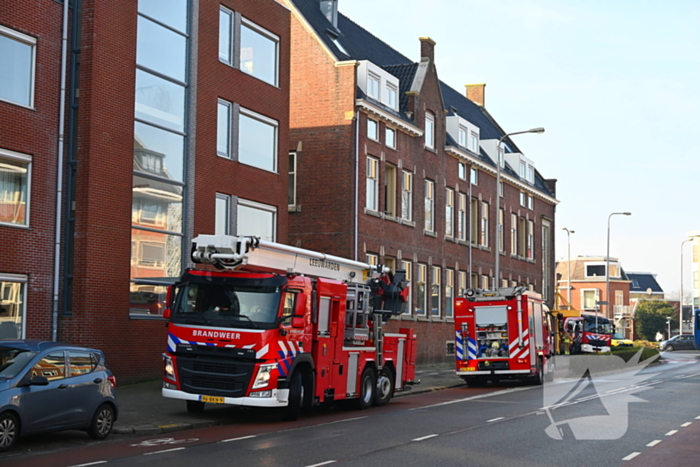 Meerdere brandweerwagens ingezet voor woningbrand