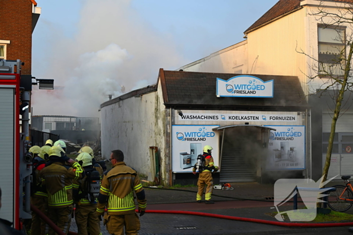 Flinke rookontwikkeling bij brand in winkel