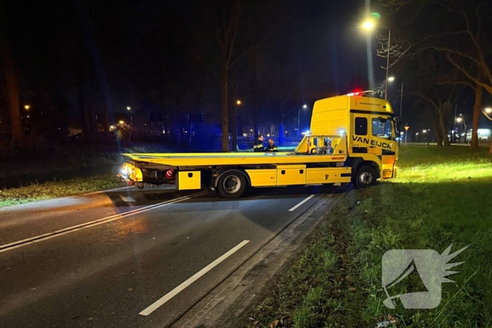 Peperdure Mercedes belandt in het water