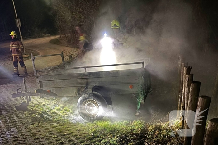Aanhangwagen gaat in vlammen op