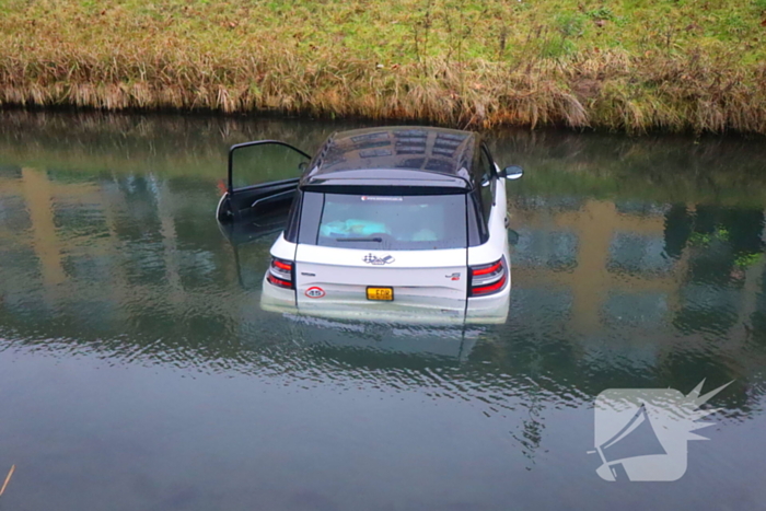 Hulpdiensten groots ingezet voor een brommobiel te water