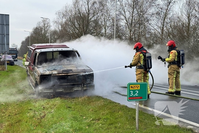 Amerikaanse pick-uptruck gaat in vlammen op