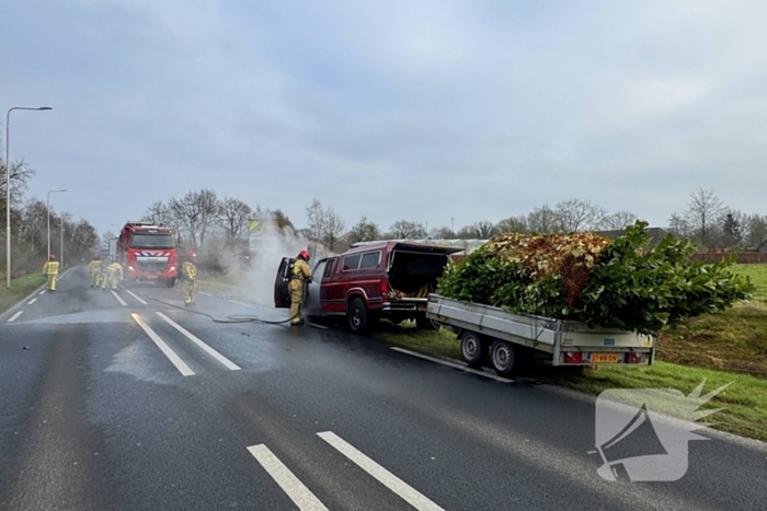Amerikaanse pick-uptruck gaat in vlammen op