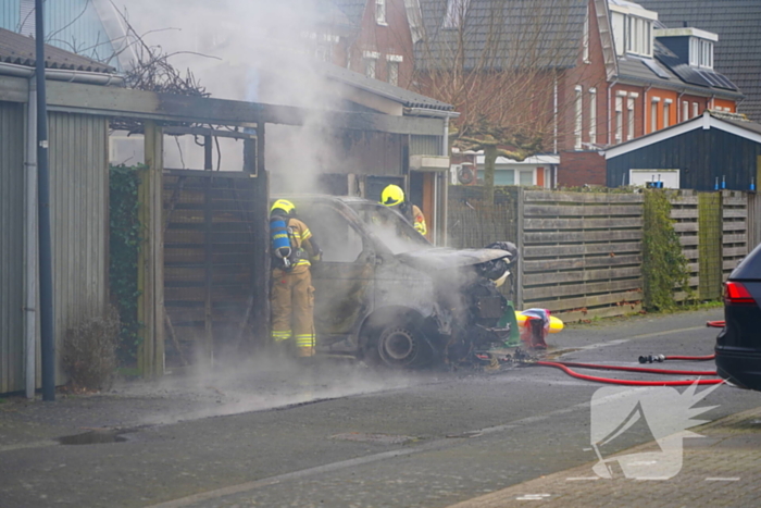 Veel schade door brand in bestelbus