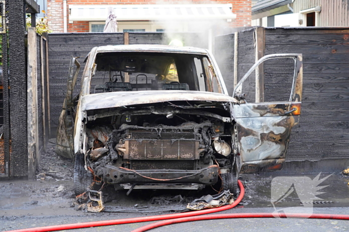 Veel schade door brand in bestelbus