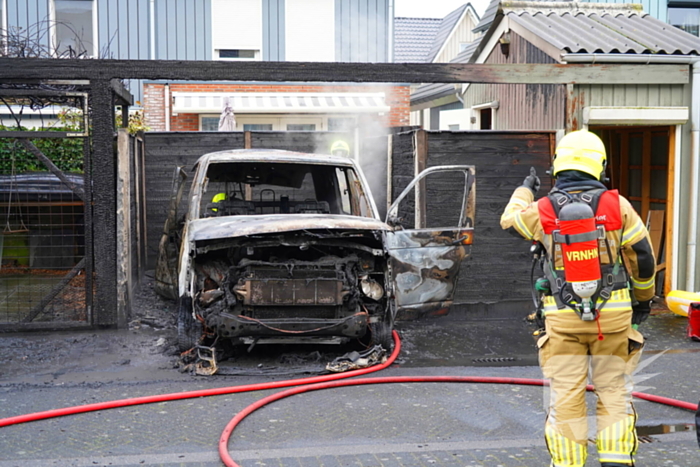 Veel schade door brand in bestelbus