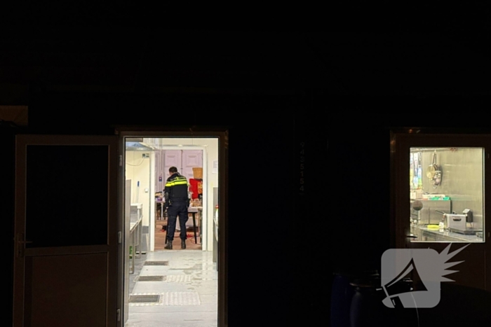 Brandweer blust keukenbrand in AZC