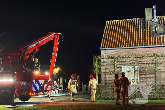 Brandweer schaalt op bij schoorsteenbrand