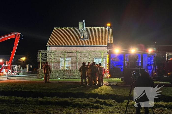 Brandweer schaalt op bij schoorsteenbrand