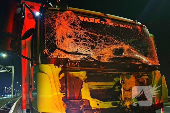 Vrachtwagens op elkaar geklapt door file