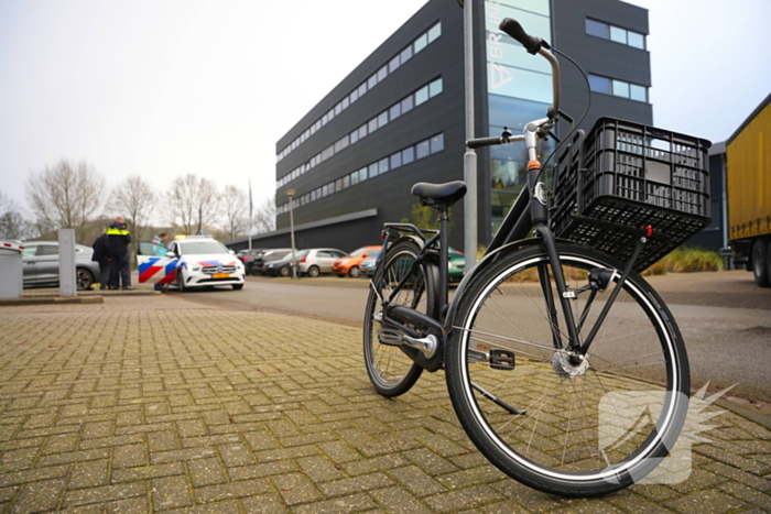 Vrouw op fiets aangereden door automobilist
