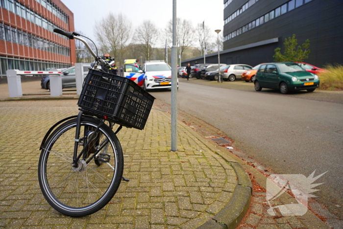 Vrouw op fiets aangereden door automobilist