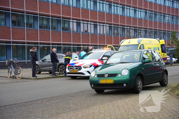Vrouw op fiets aangereden door automobilist