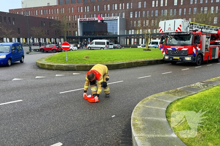 Rokende auto in parkeergarage Jeroen Bosch Ziekenhuis