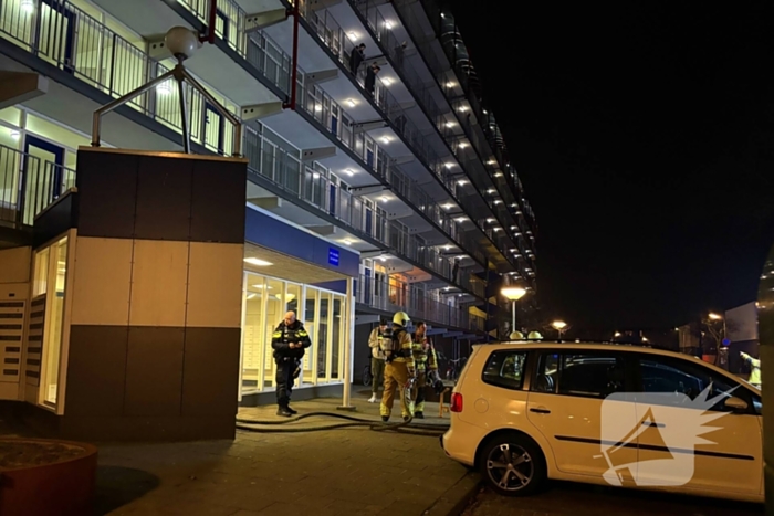 Brand in flatwoning snel onder controle
