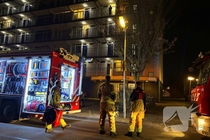 Brand in flatwoning snel onder controle