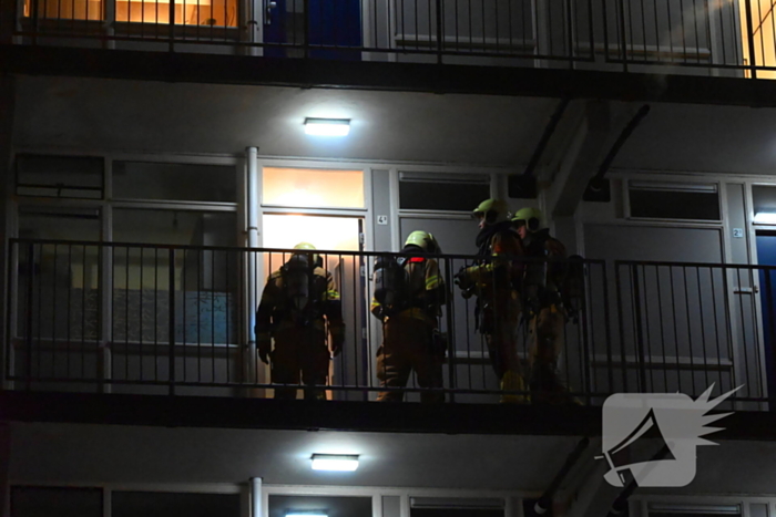 Brand in flatwoning snel onder controle