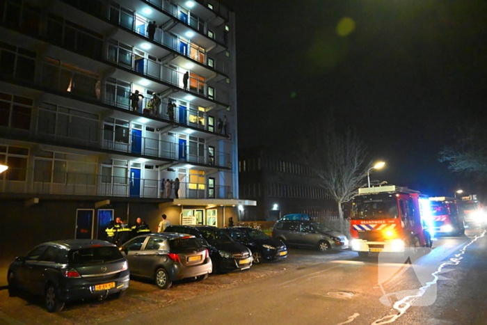 Brand in flatwoning snel onder controle