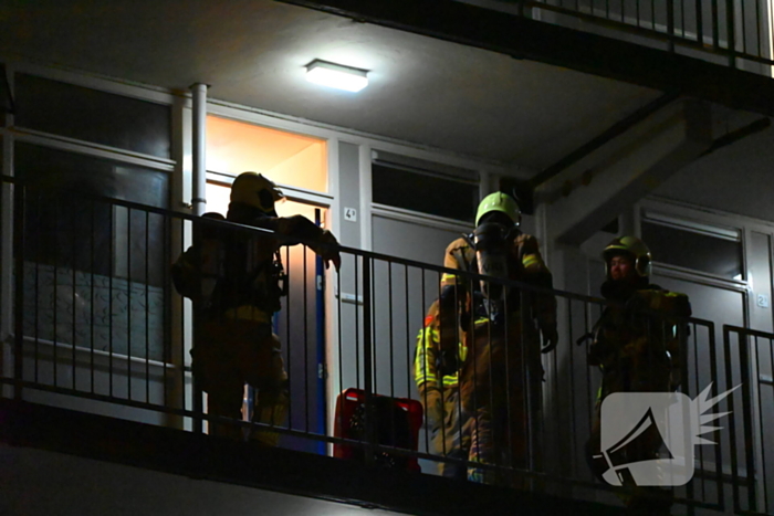 Brand in flatwoning snel onder controle