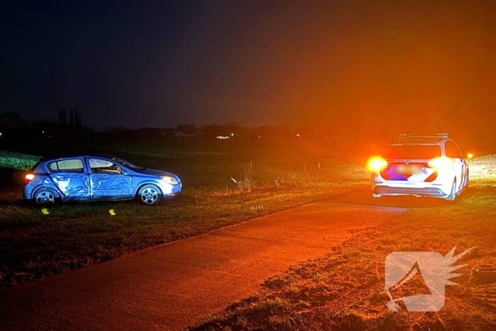 Auto vliegt uit bocht, Bestuurder aangehouden