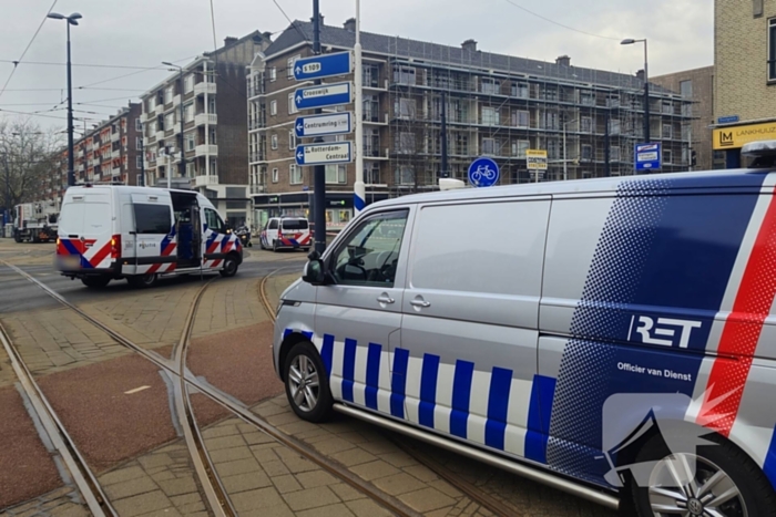 Voertuig crasht na achtervolging, politie zoekt voortvluchtige