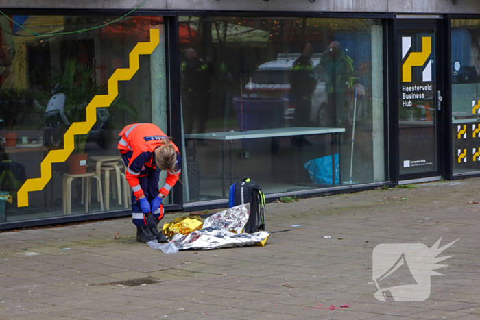 Traumateam ingezet voor persoon die van hoogte valt, politie doet onderzoek