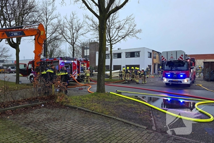 Grote brand in bedrijfspand van koekjesfabriek