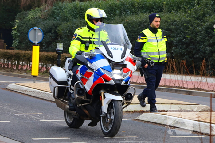 Politie controleert voertuigen en brommers