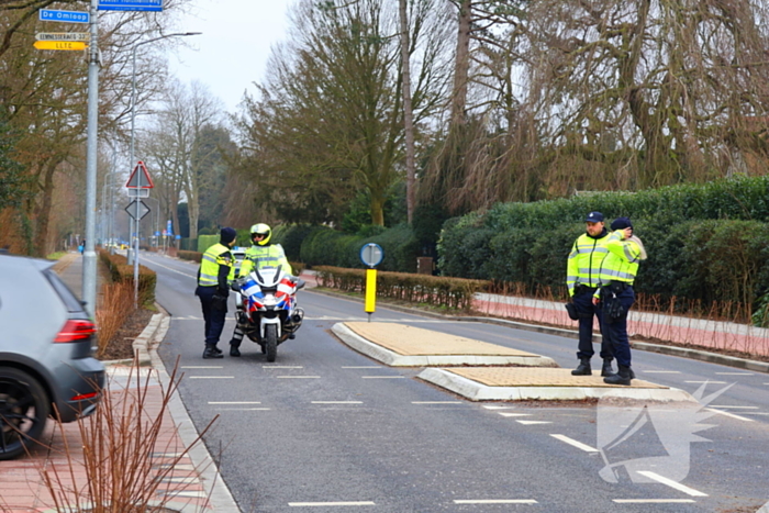 Politie controleert voertuigen en brommers