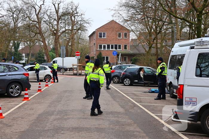 Politie controleert voertuigen en brommers