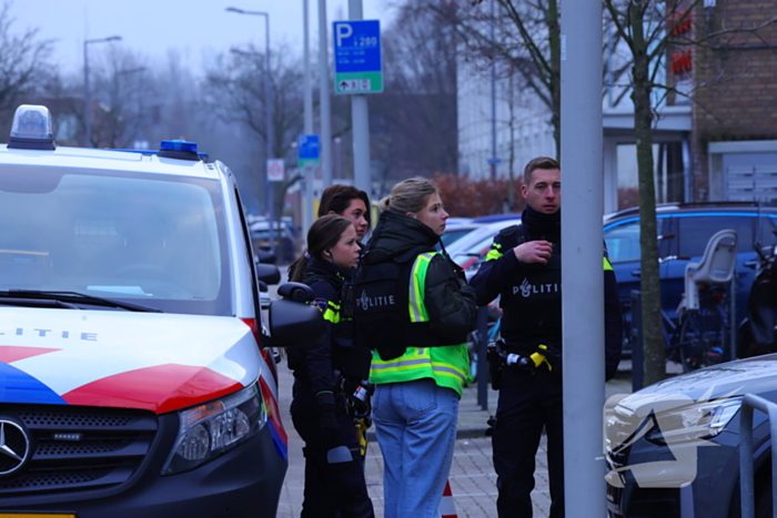 Meerdere schoten gelost auto beschadigd