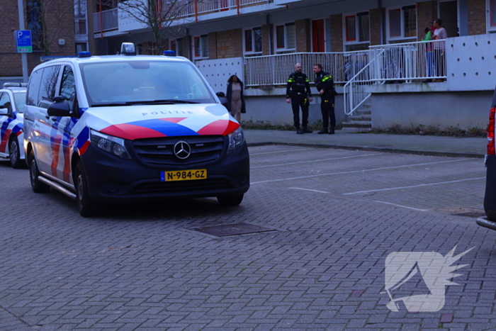 Meerdere schoten gelost auto beschadigd