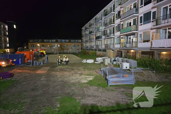 Kind bekneld onder pallet stenen